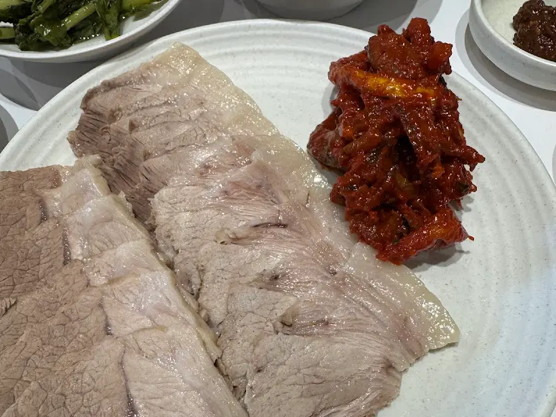 수육과 가자미회무침