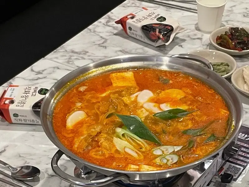 보글보글 끓고 있는 김치찌개