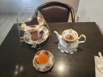 시간마저 멈춘 듯한 청주 운리단길 씨스네티룸에서 맛보는 홍차의 향수, 그 특별한 경험