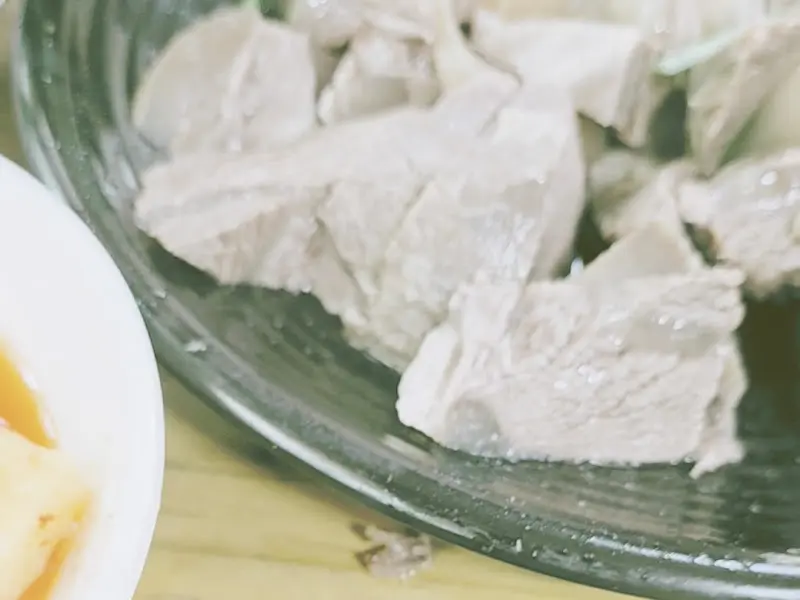 큼지막한 수육 조각