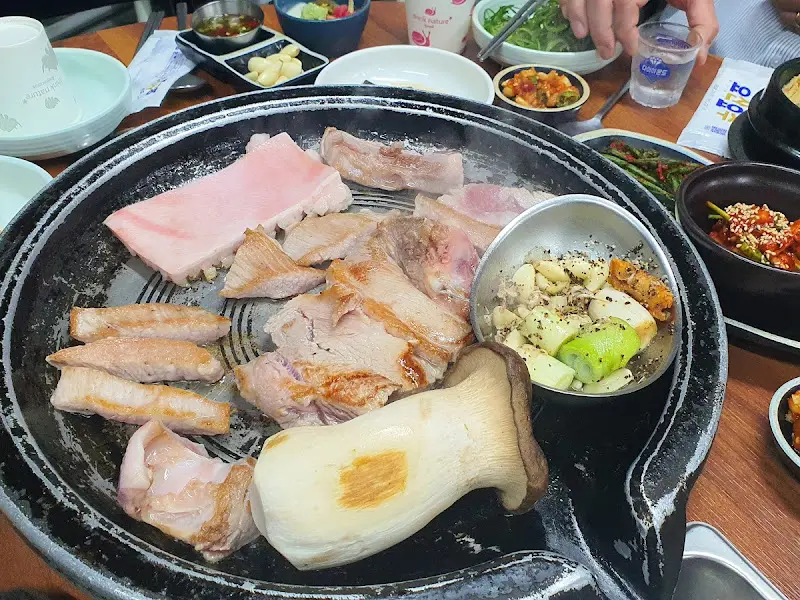 83왕소금구이 한상차림