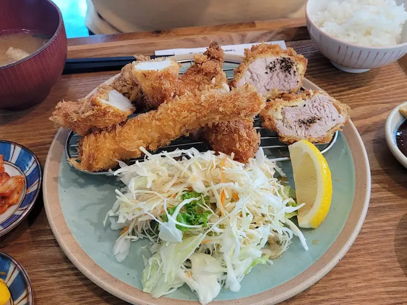 모듬카츠 한 상 차림