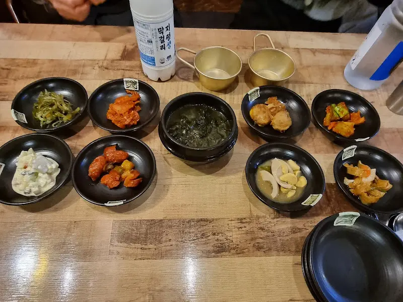 다채로운 밑반찬의 향연