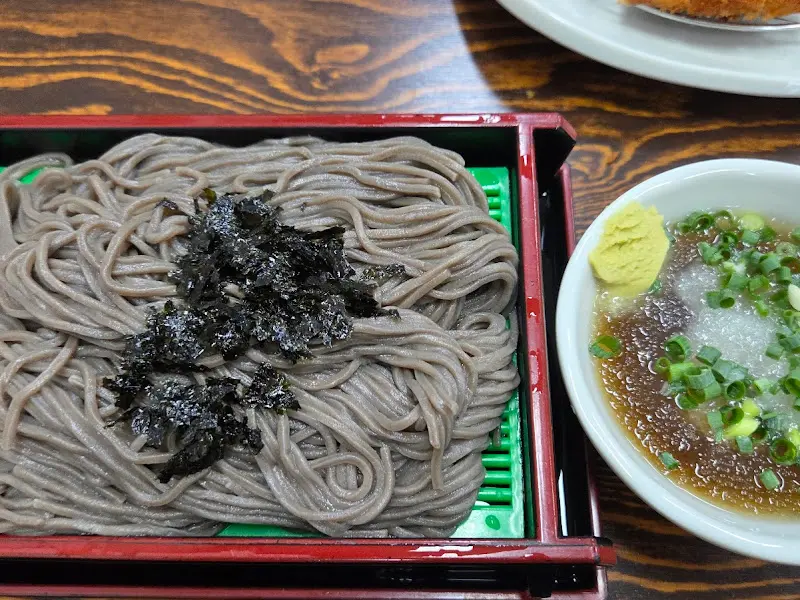 정갈하게 담겨 나온 판모밀