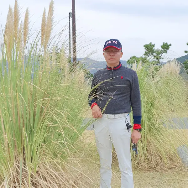 골프를 즐기는 사람