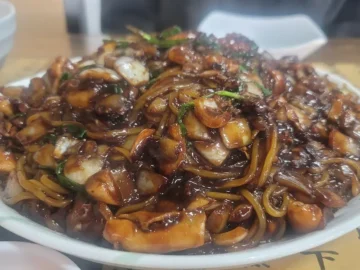 줄 서는 보람이 있는 마산 맛집, 금향에서 맛보는 압도적인 가성비의 향연