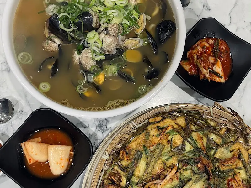 해물칼국수, 파전, 김치