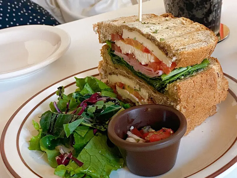 마나올라나 포카치아 샌드위치