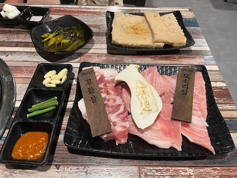 정갈하게 차려진 밑반찬