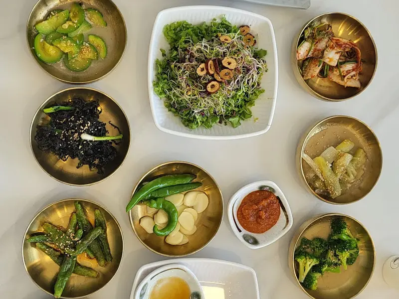 정갈한 춘산식당의 밑반찬