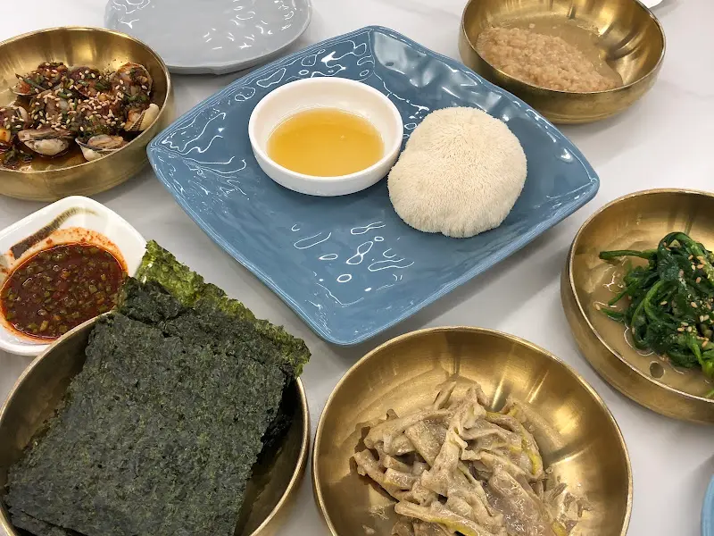 정갈하게 담겨 나온 노루궁뎅이버섯