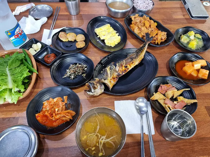 다양한 메뉴가 준비된 밥집