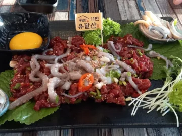 파도 소리 벗 삼아 즐기는 황홀한 미식 경험, 목포 연희네포차에서 만나는 낭만적인 항구 맛집