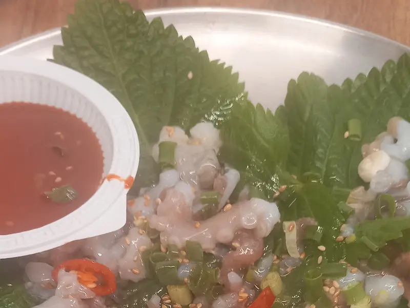 싱싱한 산낙지 탕탕이