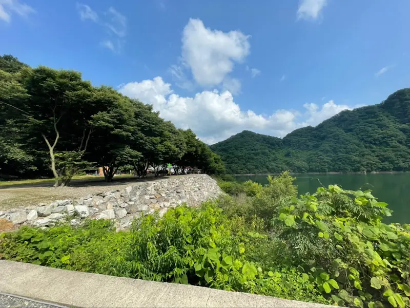 맑은 하늘과 대아저수지