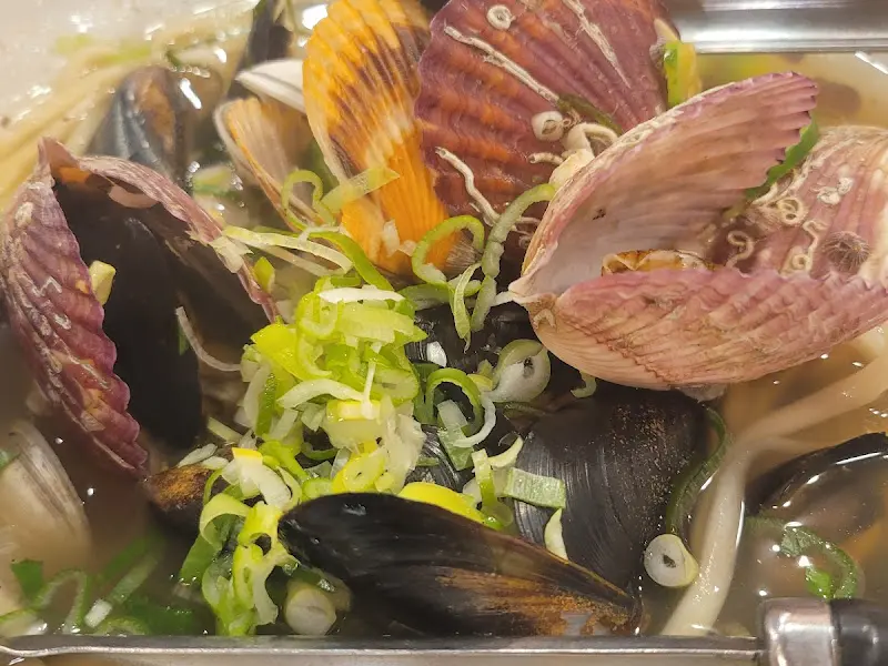 해물칼국수 속 가리비와 홍합