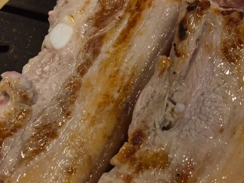 잘 구워진 돼지고기