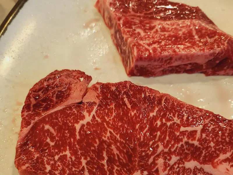 환상적인 마블링의 한우 투플러스 등심