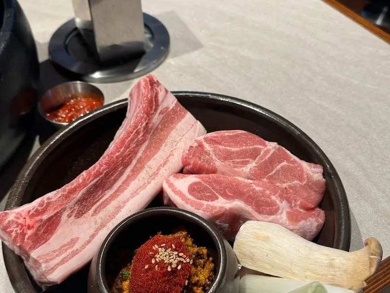 뼈오겹살과 목살