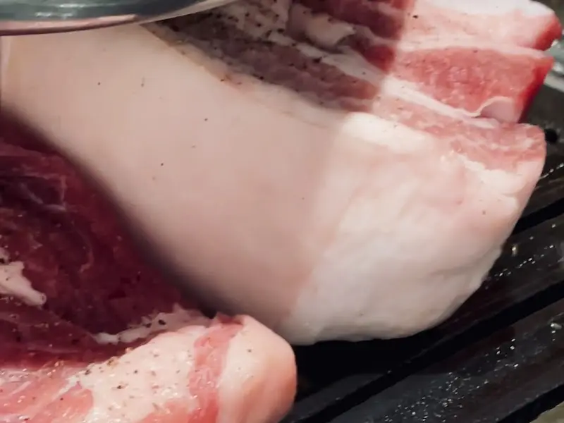 두툼한 뼈오겹살