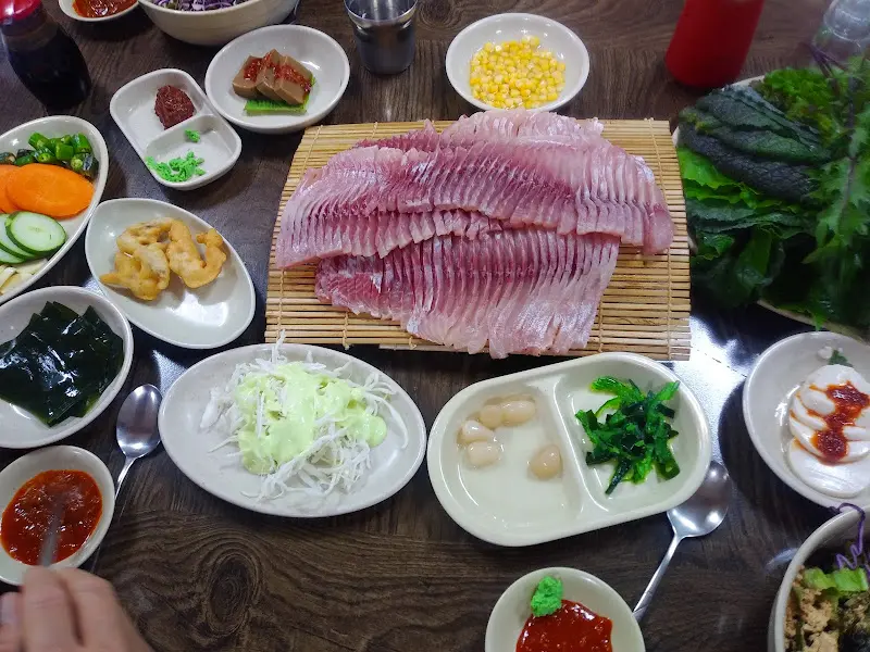 애막골 횟집 전체 상차림