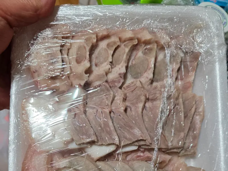 윤기가 흐르는 머릿고기