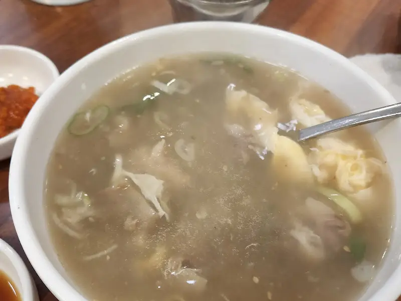 계란이 풀어져 있는 갈비탕