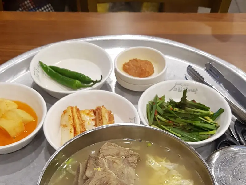 갈비탕과 밑반찬