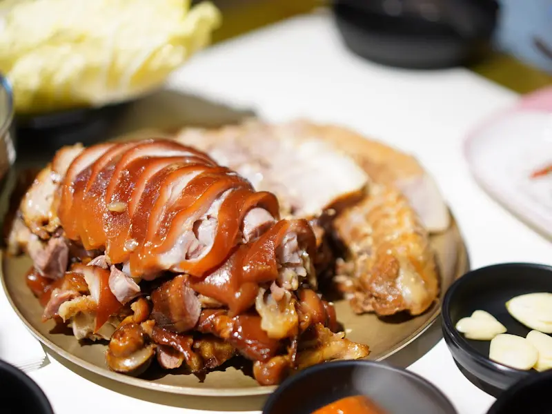 윤기가 좔좔 흐르는 족발 비주얼