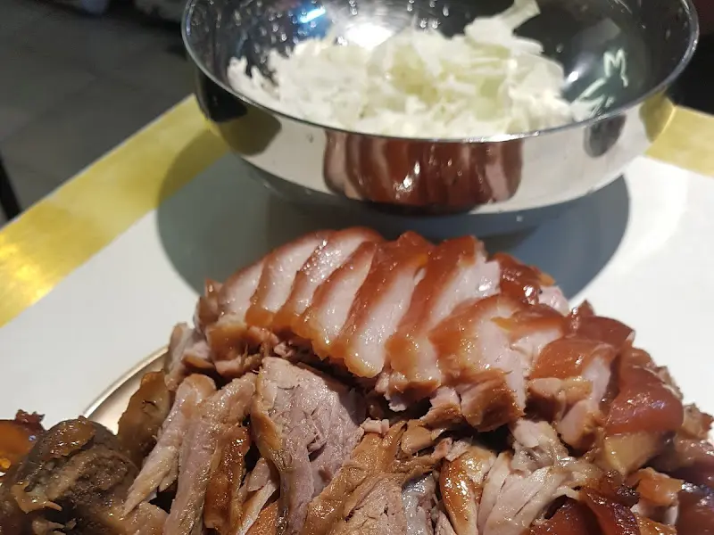 촉촉하고 윤기 넘치는 족발