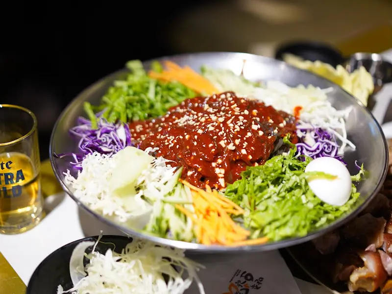 족발과 함께 먹으면 환상적인 비빔국수