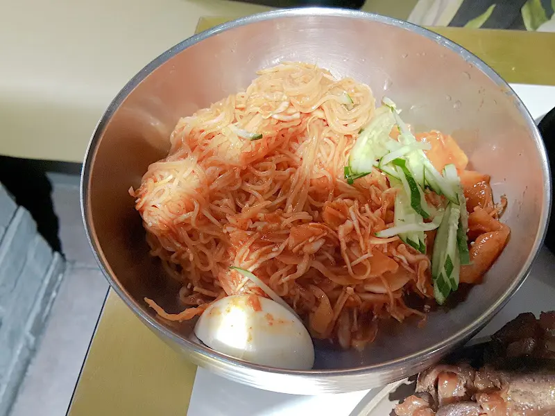 매콤달콤한 비빔국수 근접샷