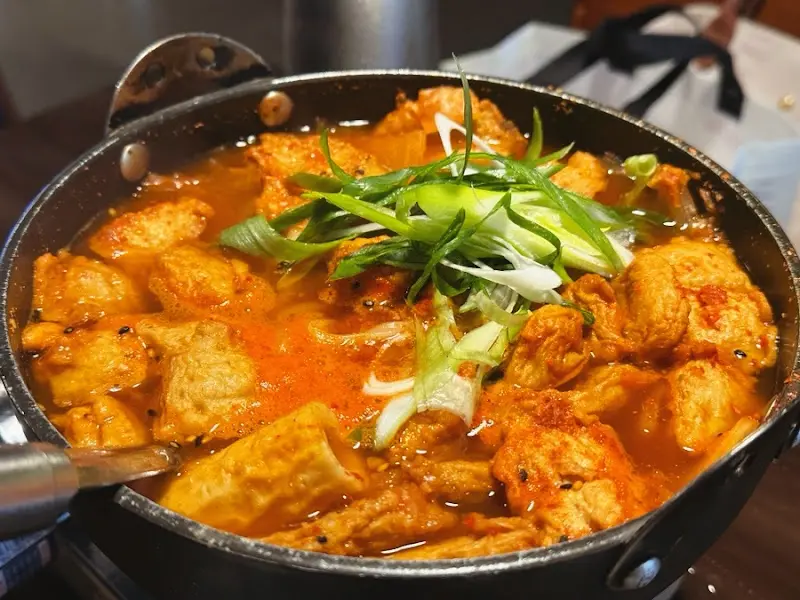 칼칼한 묵은지 어묵전골