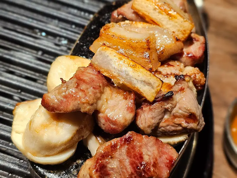 잘 구워진 고기