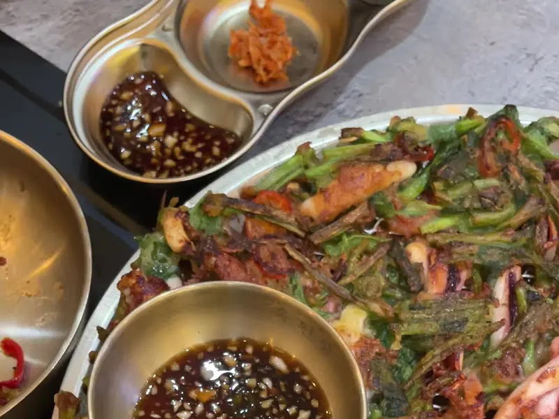 오징어 미나리전과 소스