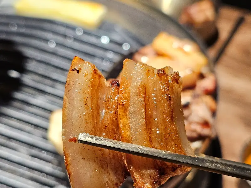 노릇노릇 구워진 오겹살