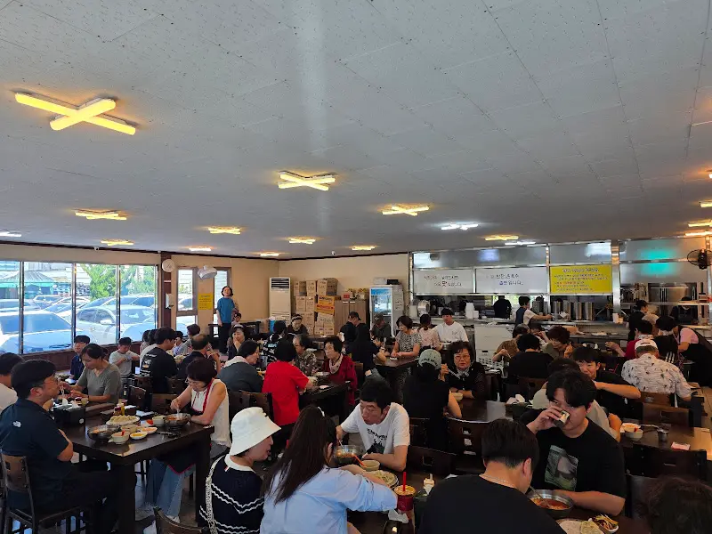 넓은 매장 내부