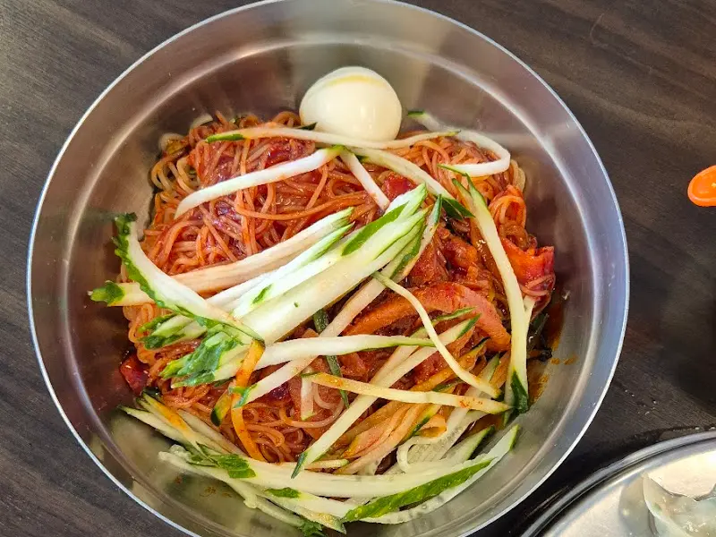 비빔밀면 확대 사진