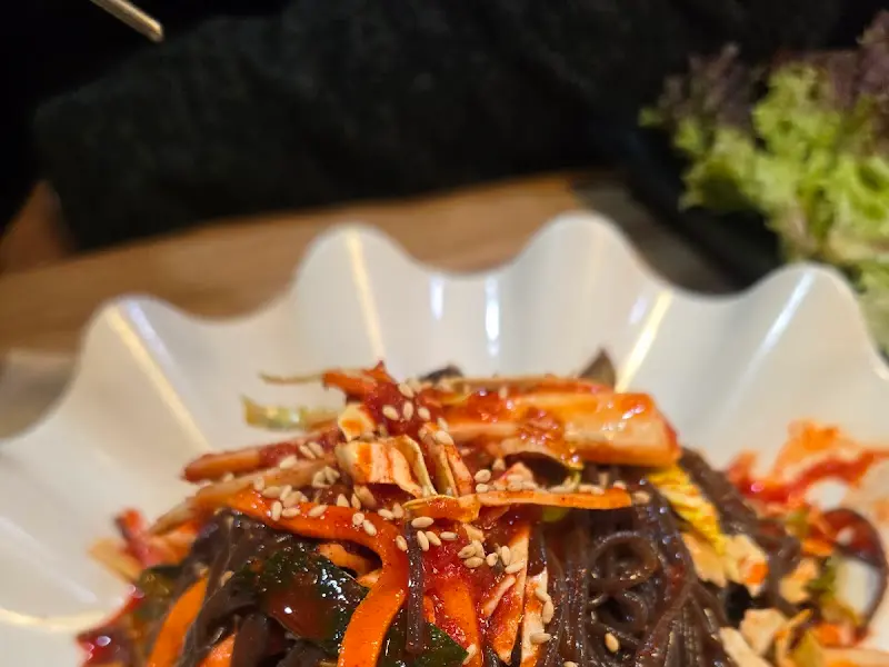 매콤달콤한 쟁반 막국수