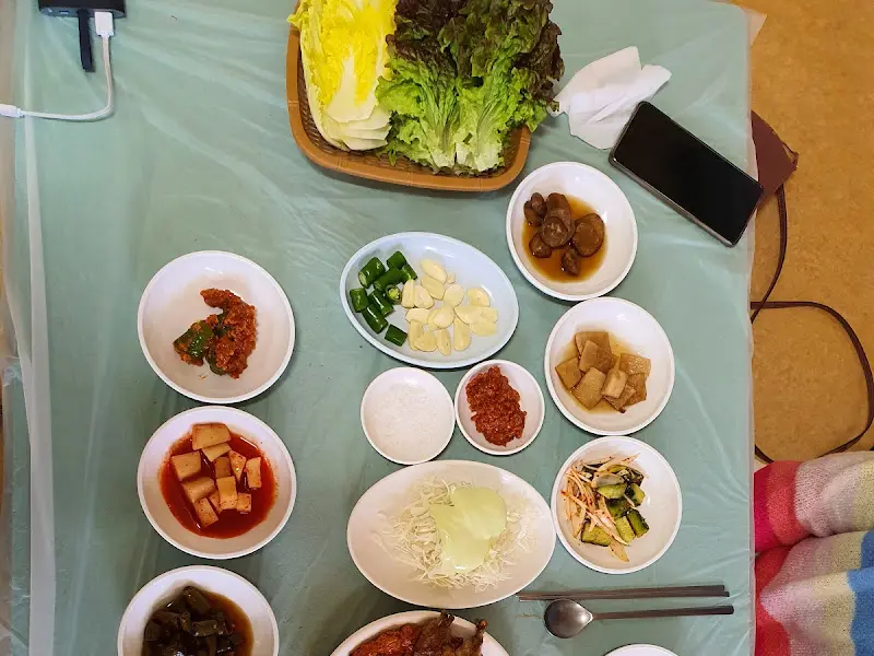 정갈하게 차려진 밑반찬