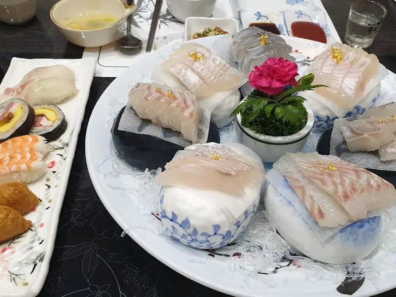 꽃처럼 아름다운 회 모듬