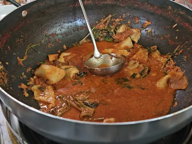 어느새 바닥을 드러낸 매운탕 냄비