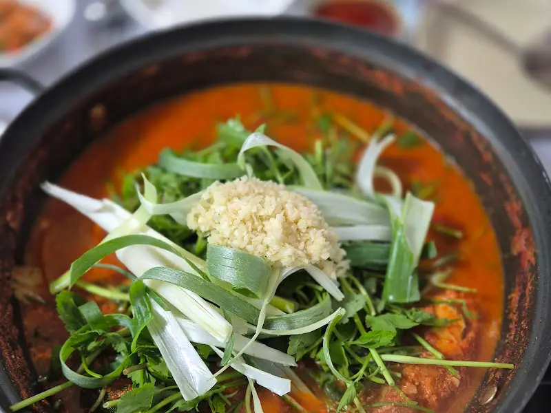 메기매운탕과 밑반찬