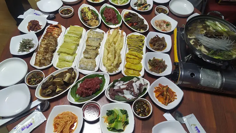 다양한 밑반찬들