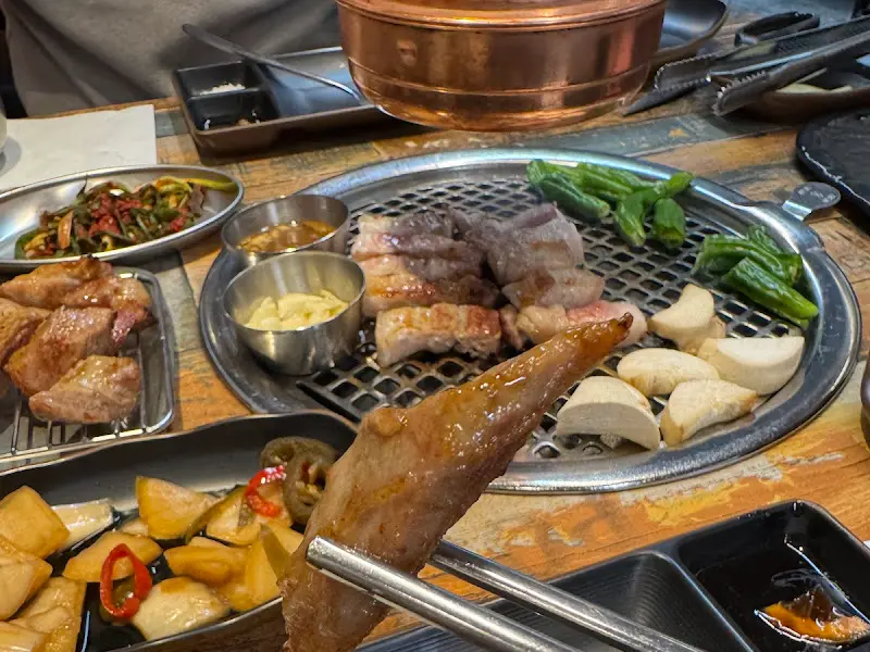 맛있게 구워진 돼지고기