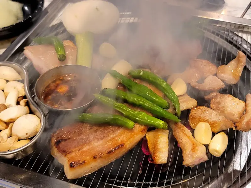 불판 가득찬 고기