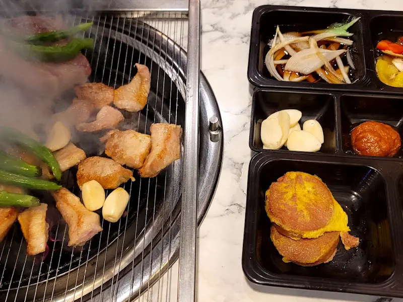 고기 굽는 모습