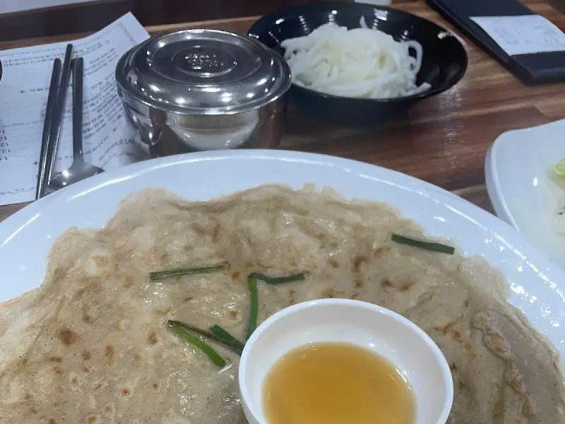 얇게 부쳐진 메밀전