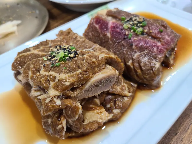 윤기가 자르르 흐르는 갈비