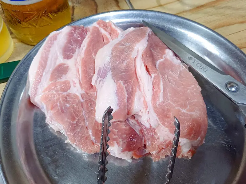 신선함이 눈으로 보이는 두툼한 목살